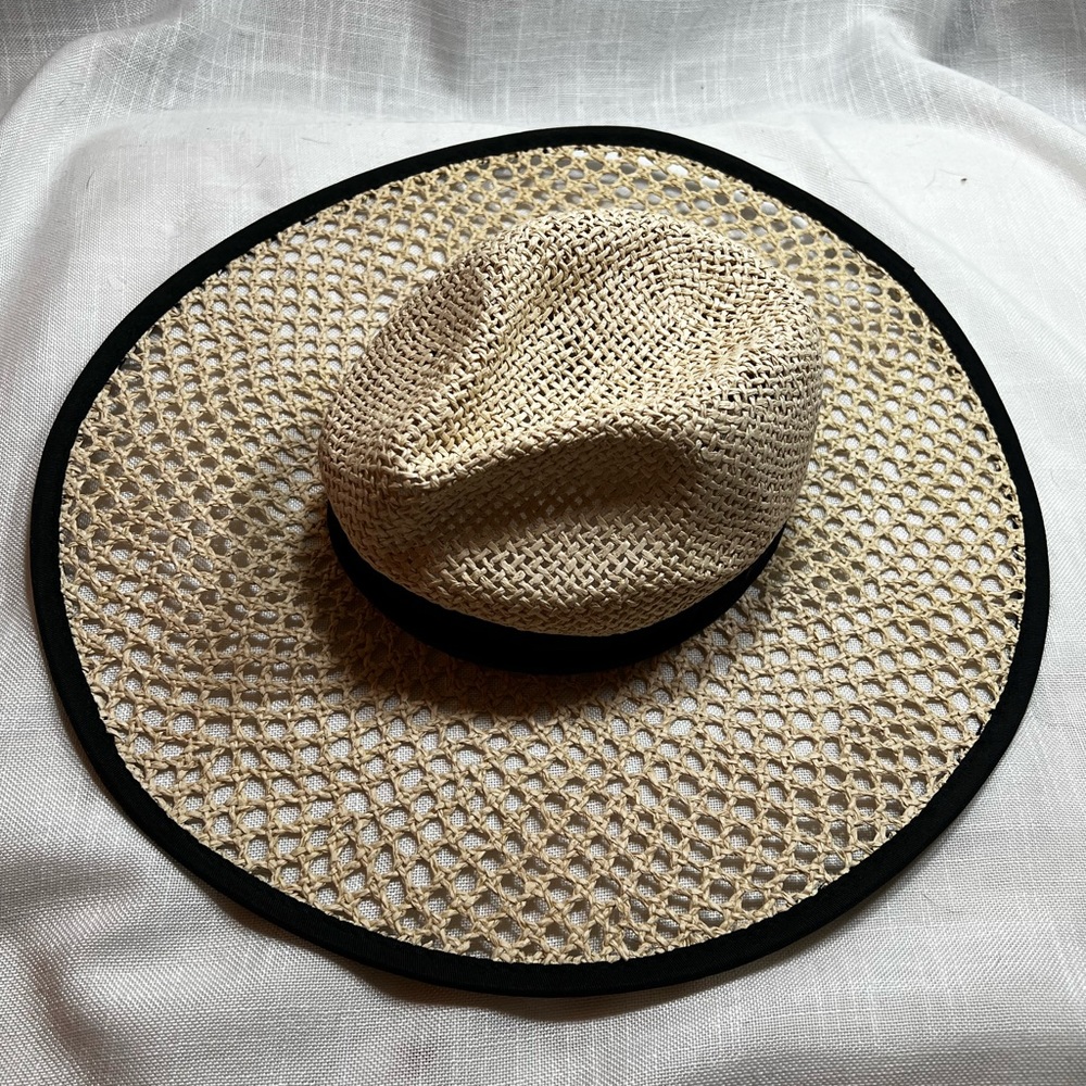 Black trim sun hat